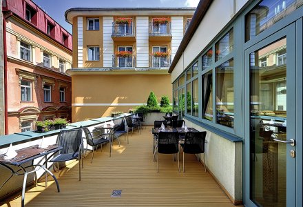 Terrasse des Restaurants Mayflower im St. Joseph Royal Regent Hotel in Karlsbad