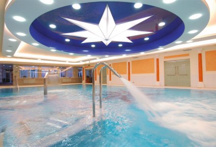 Schwimmbad mit Massagedüsen im Ensana Health Spa Hotel Hvezda in Marienbad