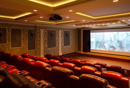 Kino im Hotel Dvorana in Karlsbad
