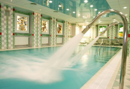 Schwimmbecken im Ensana Health Spa Hotel Butterfly in Marienbad © Jan Prerovsky