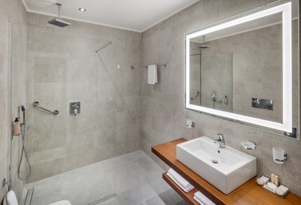 Wohnbeispiel Badezimmer im Doppelzimmer Premium im Ensana Health Spa Hotel Hvezda  in Marienbad © Jan Prerovsky