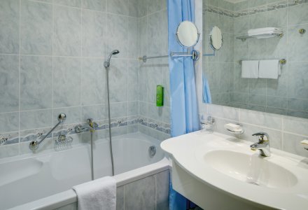 Wohnbeispiel Badezimmer im Doppelzimmer Superior im Ensana Health Spa Hotel Pacifik in Marienbad © Jan Prerovsky