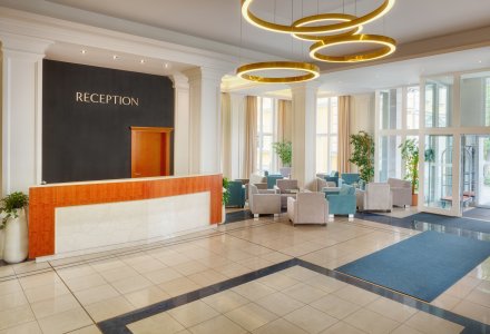 Rezeption im Spa & Wellness Hotel Olympia in Marienbad © janprerovsky.com