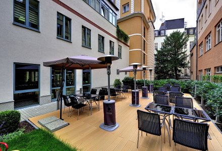 Terrasse der Bar im St. Joseph Royal Regent Hotel in Karlsbad