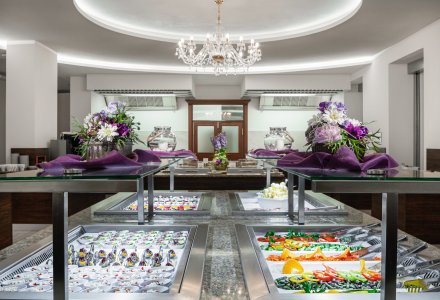 Reichhaltiges Buffet im Grandhotel Nabokov © @JiriLizler